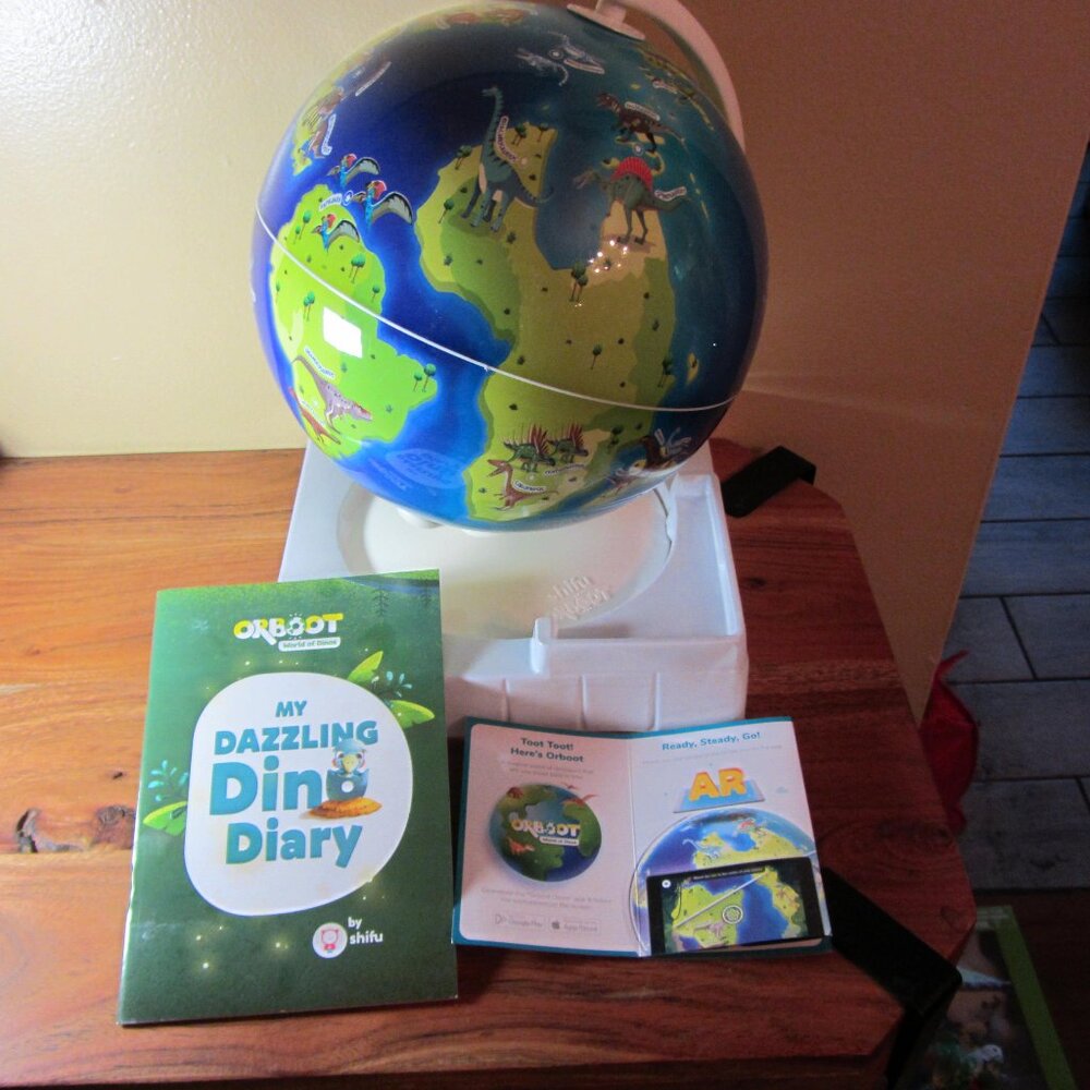 *SALE* orboot world of dinos interactive globe NIB (T316)